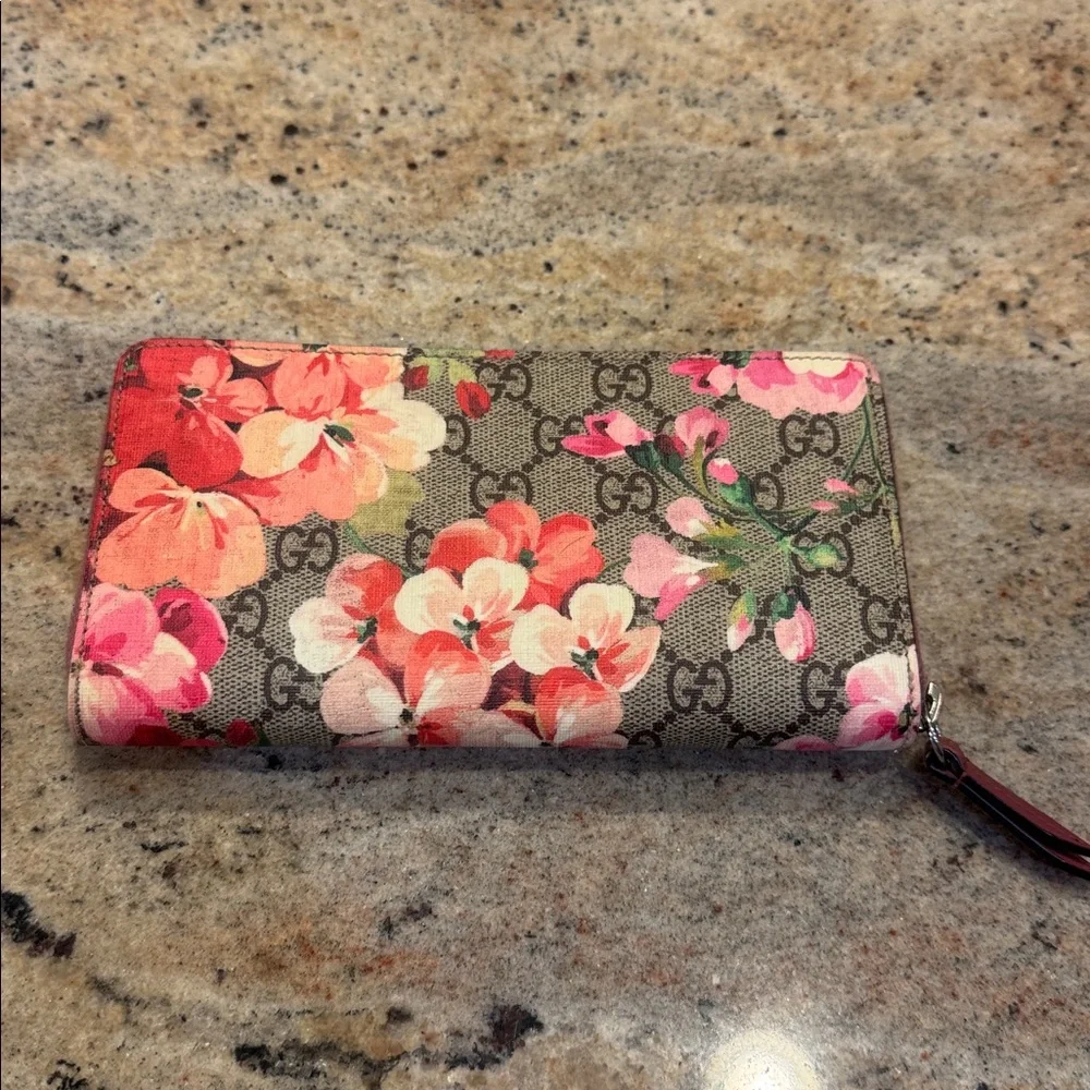 GUCCI SUPREME BLOOMS WALLET Full Inclusion - Picture 5 of 13
